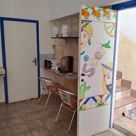 Sikelia Bed & Breakfast *
