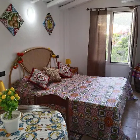 Sikelia Bed & Breakfast *