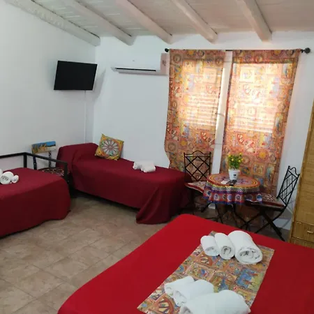 Sikelia Bed & Breakfast *